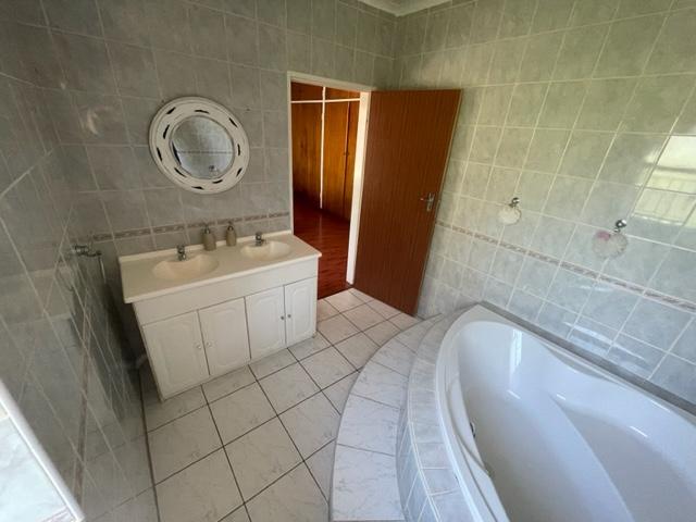 To Let 4 Bedroom Property for Rent in Birchleigh North Gauteng