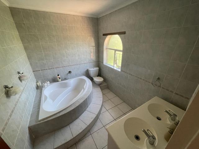 To Let 4 Bedroom Property for Rent in Birchleigh North Gauteng