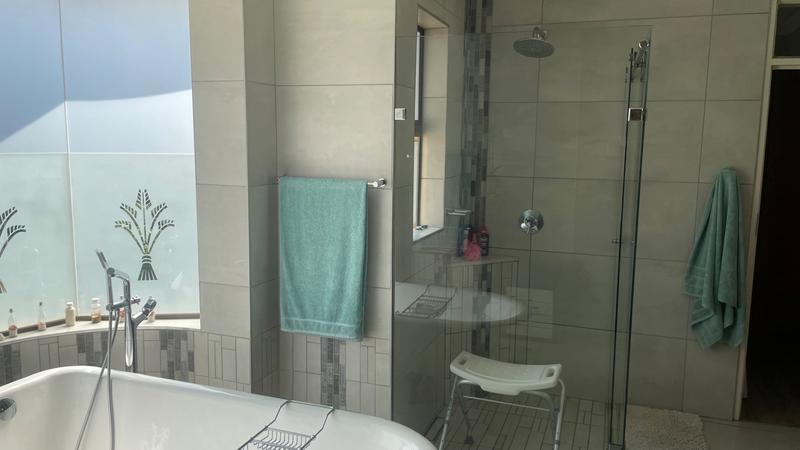 4 Bedroom Property for Sale in Eldoglen Gauteng