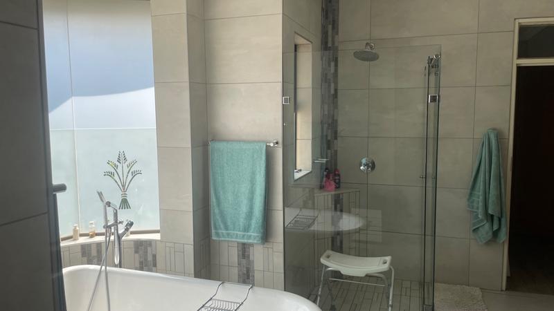 4 Bedroom Property for Sale in Eldoglen Gauteng