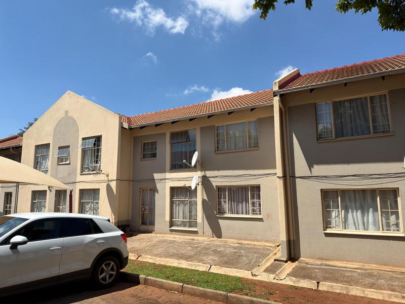 2 Bedroom Property for Sale in Die Hoewes Gauteng