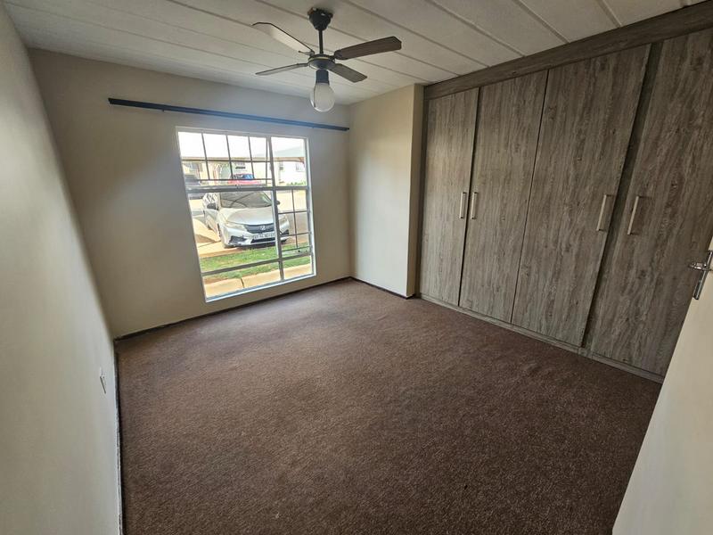 2 Bedroom Property for Sale in Die Hoewes Gauteng