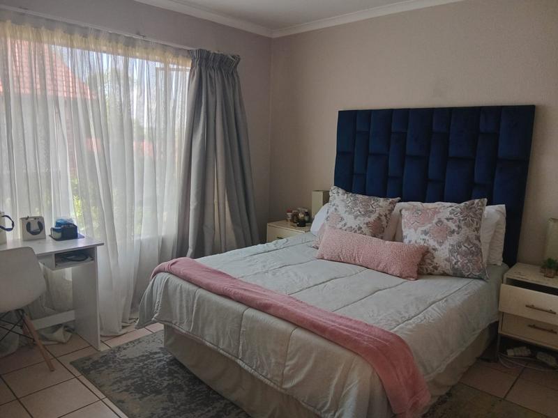 2 Bedroom Property for Sale in Hennopspark Gauteng