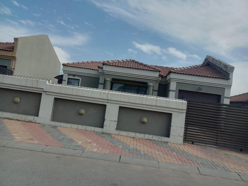 3 Bedroom Property for Sale in Roodekop Gauteng