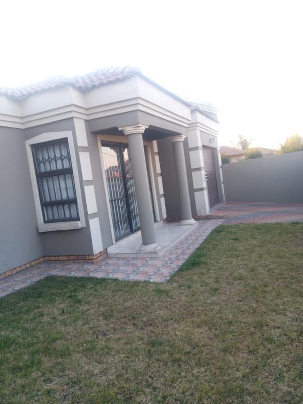3 Bedroom Property for Sale in Roodekop Gauteng