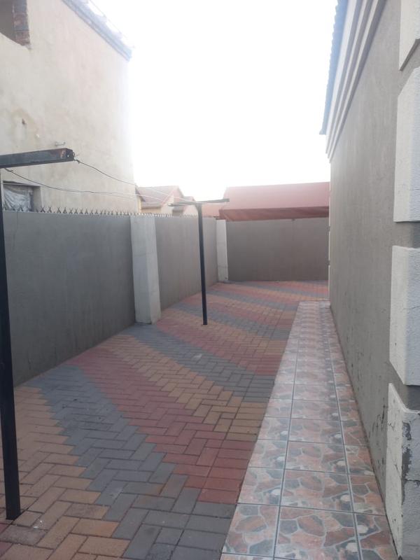 3 Bedroom Property for Sale in Roodekop Gauteng