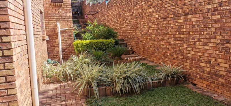 4 Bedroom Property for Sale in Ninapark Gauteng