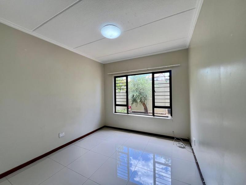 To Let 2 Bedroom Property for Rent in Fourways Gauteng