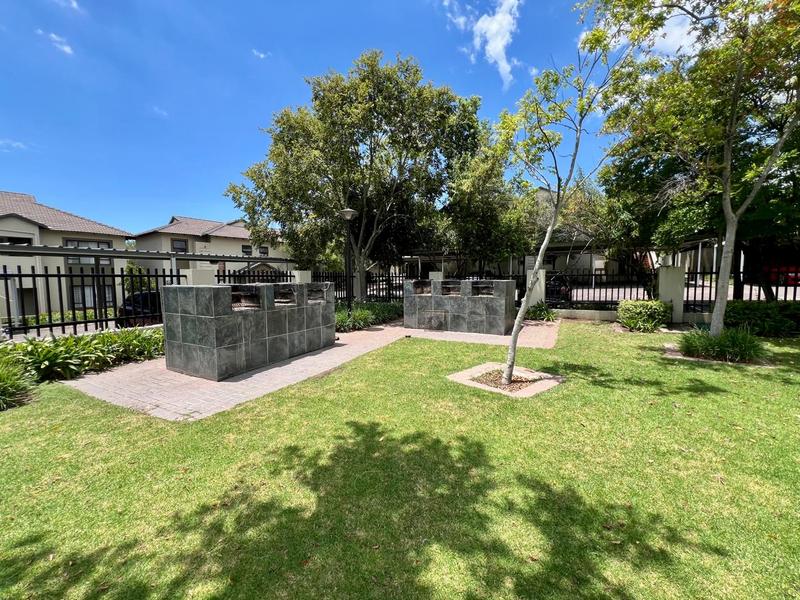 To Let 2 Bedroom Property for Rent in Fourways Gauteng