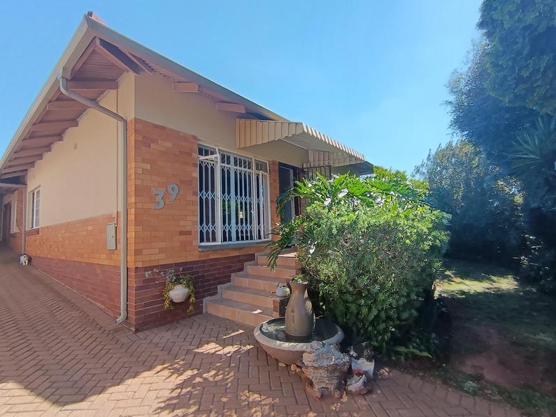 4 Bedroom Property for Sale in Wannenburghoogte Gauteng