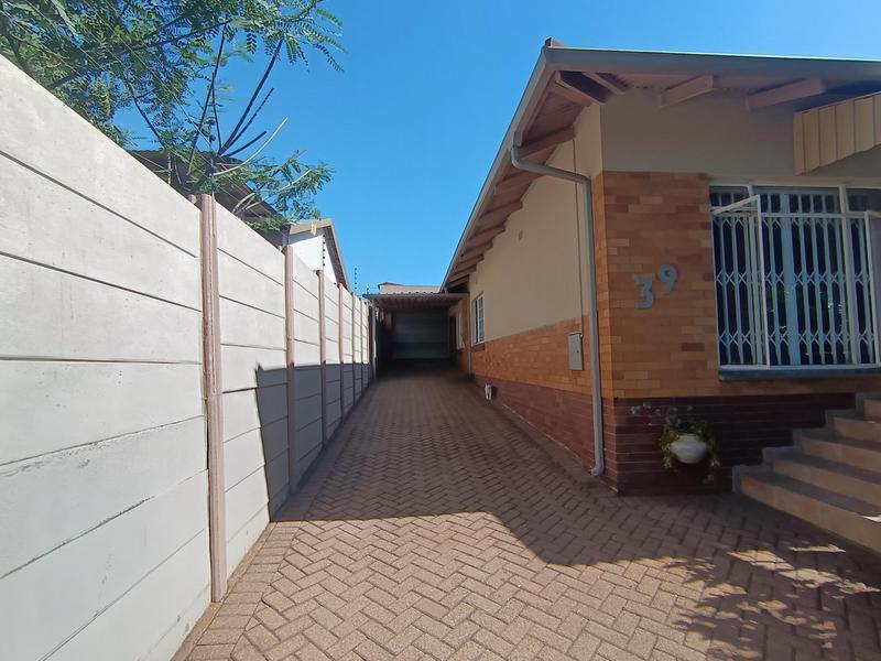 4 Bedroom Property for Sale in Wannenburghoogte Gauteng