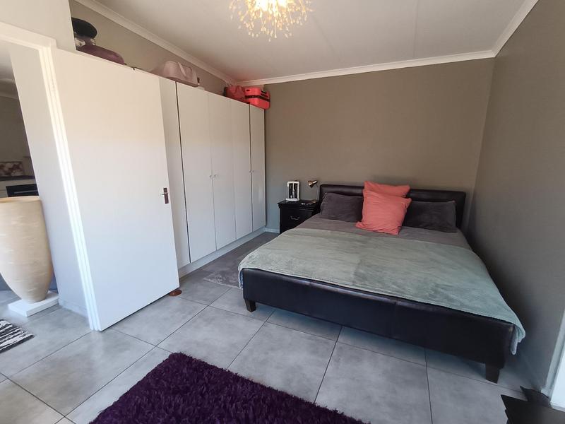 4 Bedroom Property for Sale in Wannenburghoogte Gauteng