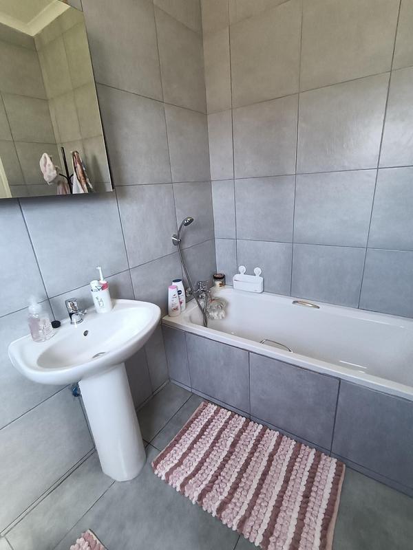 4 Bedroom Property for Sale in Wannenburghoogte Gauteng
