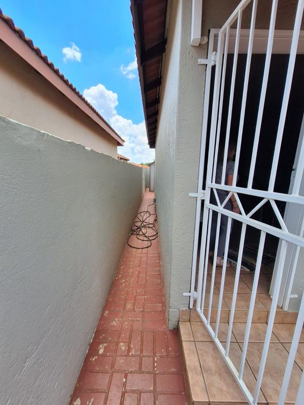 To Let 3 Bedroom Property for Rent in Eike Park Gauteng