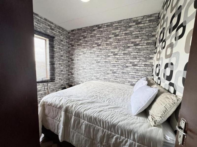 2 Bedroom Property for Sale in Fleurhof Gauteng