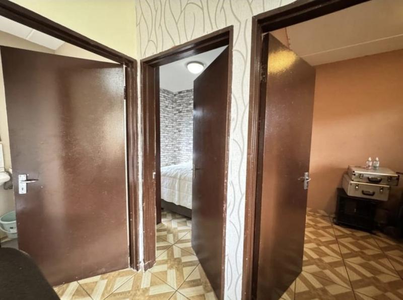 2 Bedroom Property for Sale in Fleurhof Gauteng