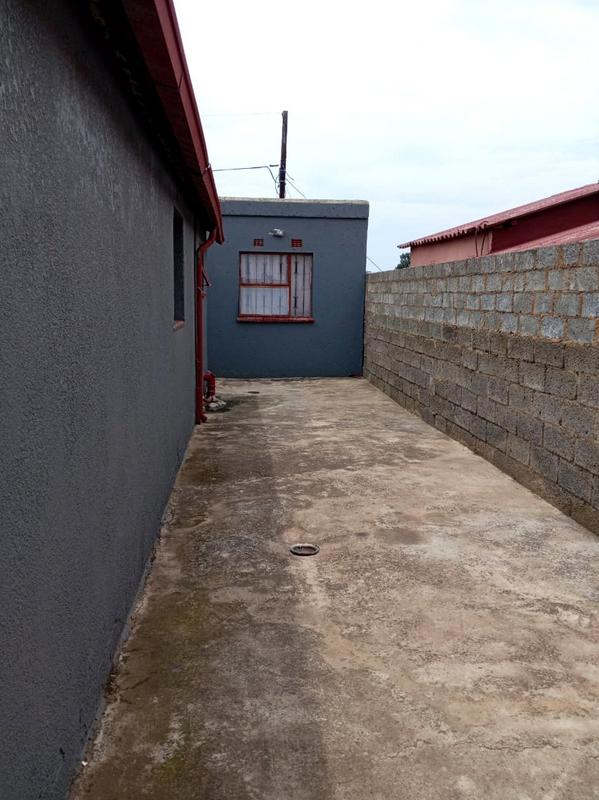 2 Bedroom Property for Sale in Moroka Gauteng