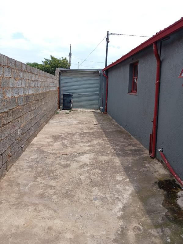 2 Bedroom Property for Sale in Moroka Gauteng
