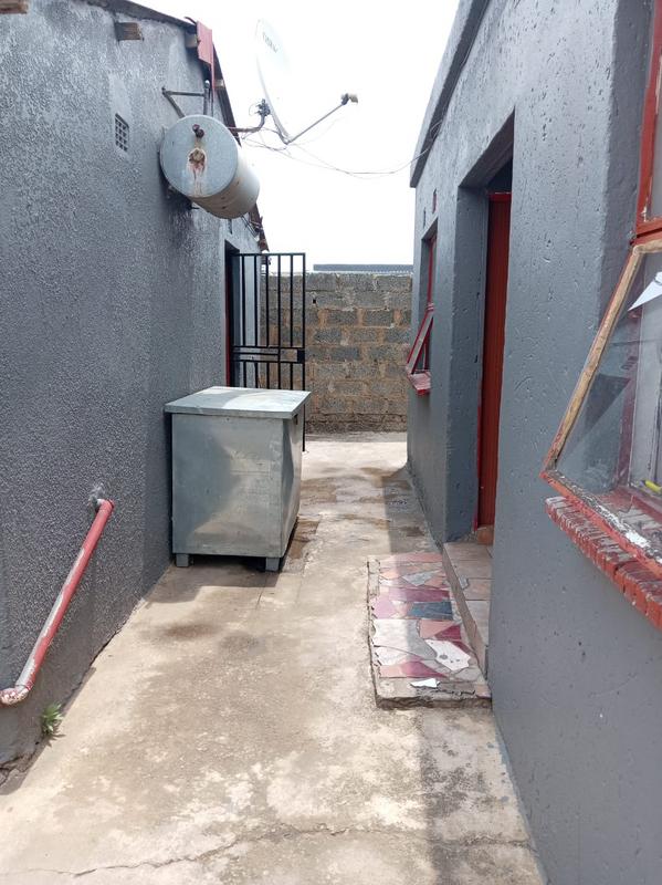 2 Bedroom Property for Sale in Moroka Gauteng