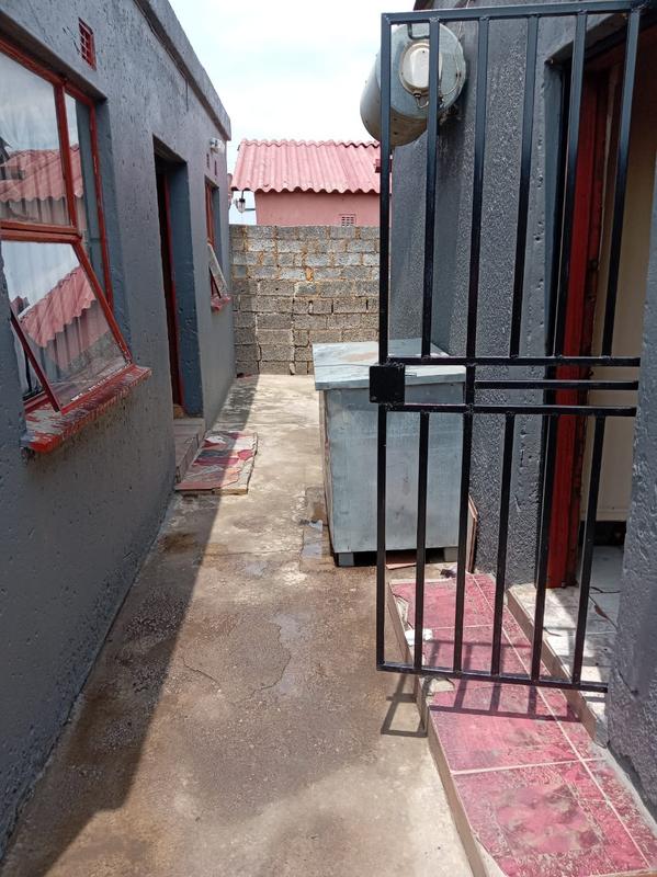 2 Bedroom Property for Sale in Moroka Gauteng