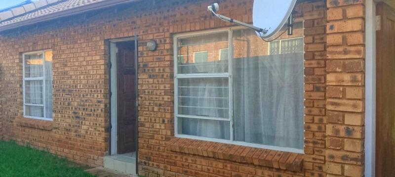 2 Bedroom Property for Sale in Witpoortjie Gauteng