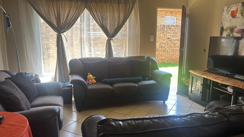 2 Bedroom Property for Sale in Witpoortjie Gauteng