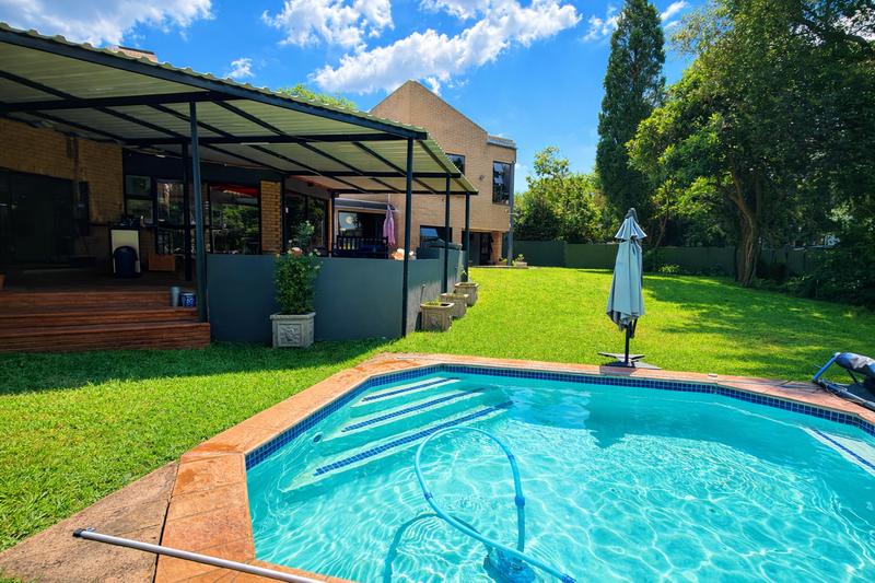 5 Bedroom Property for Sale in Lonehill Gauteng