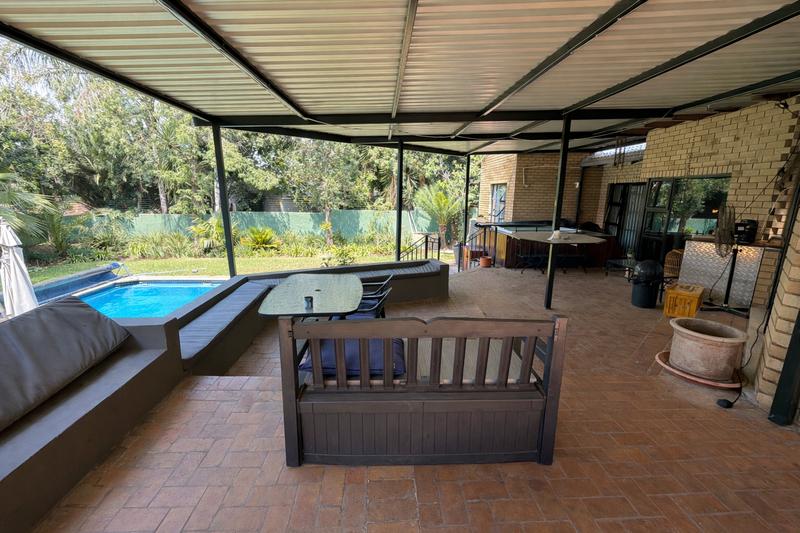 5 Bedroom Property for Sale in Lonehill Gauteng