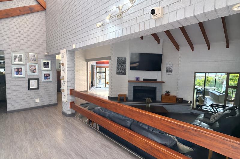 5 Bedroom Property for Sale in Lonehill Gauteng