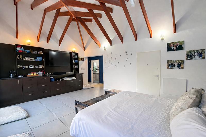 5 Bedroom Property for Sale in Lonehill Gauteng