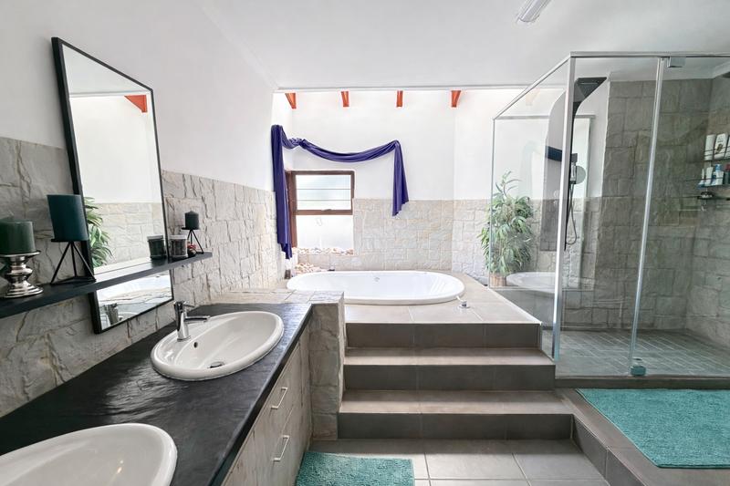 5 Bedroom Property for Sale in Lonehill Gauteng