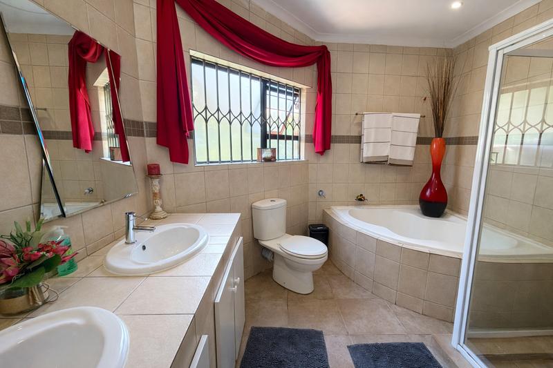 5 Bedroom Property for Sale in Lonehill Gauteng