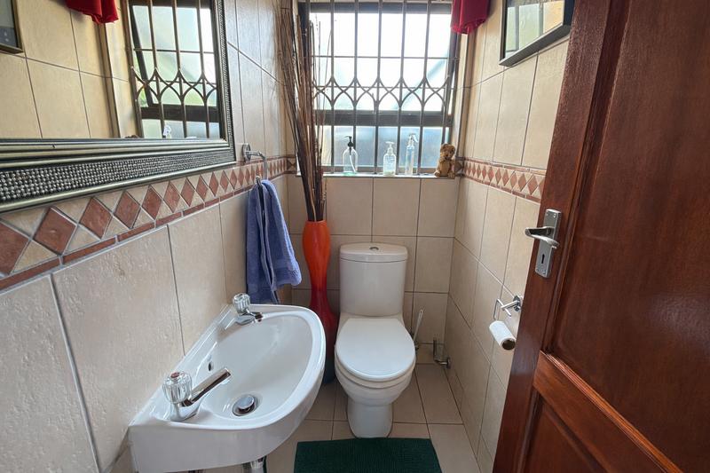 5 Bedroom Property for Sale in Lonehill Gauteng