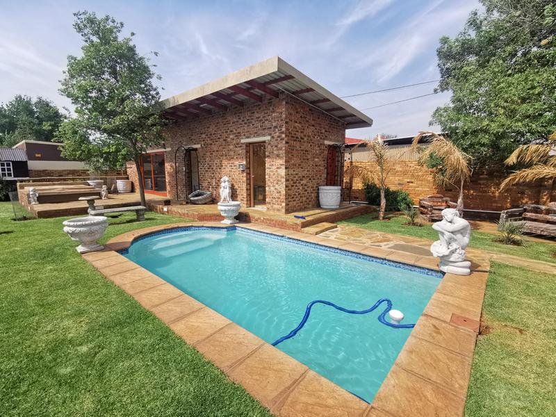 5 Bedroom Property for Sale in Golf Park Gauteng
