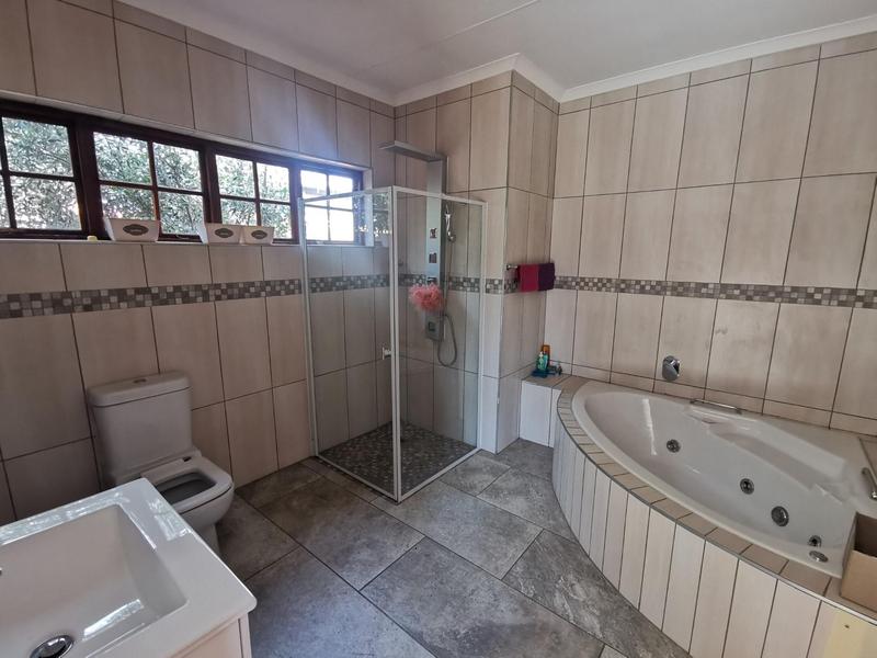 5 Bedroom Property for Sale in Golf Park Gauteng