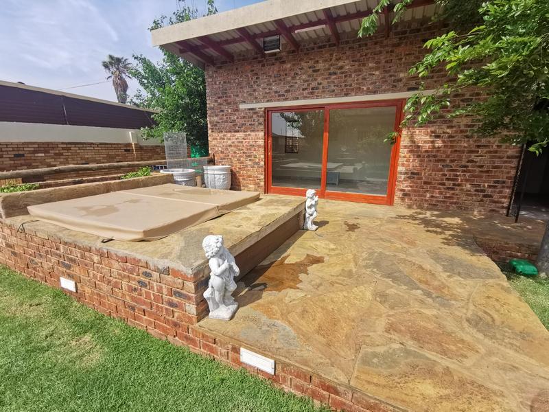 5 Bedroom Property for Sale in Golf Park Gauteng