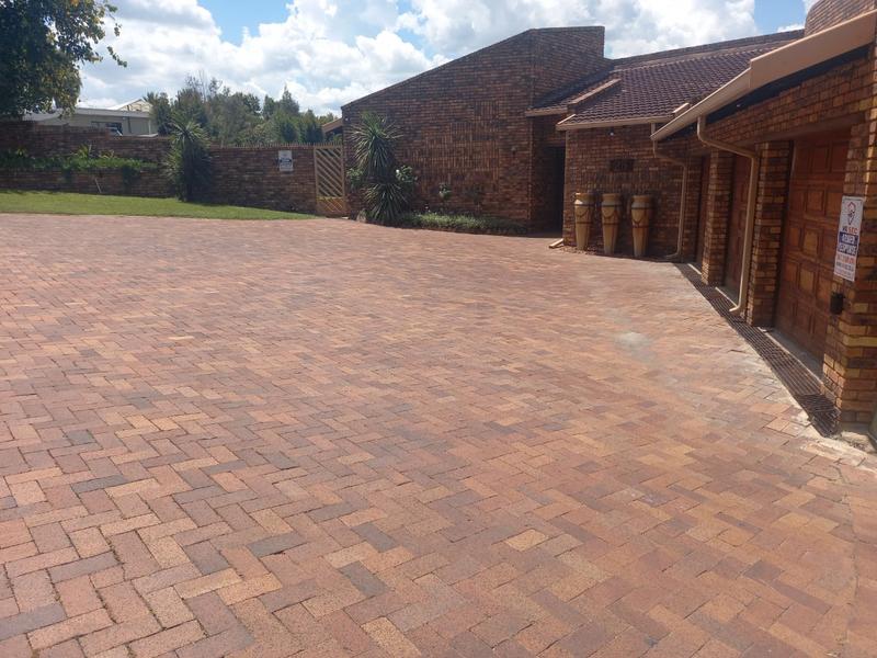 4 Bedroom Property for Sale in Three Rivers East Gauteng
