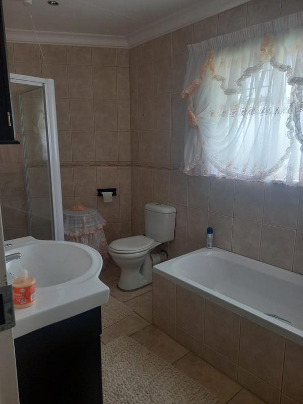 4 Bedroom Property for Sale in Three Rivers East Gauteng