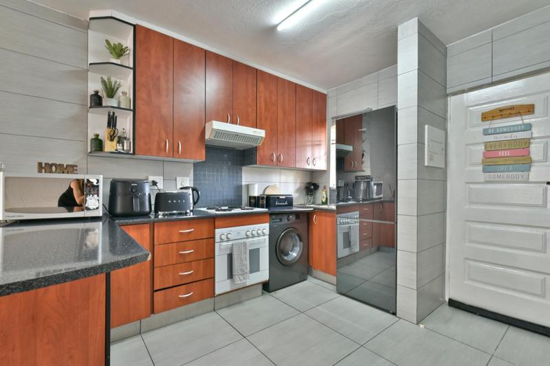 2 Bedroom Property for Sale in Brackendowns Gauteng