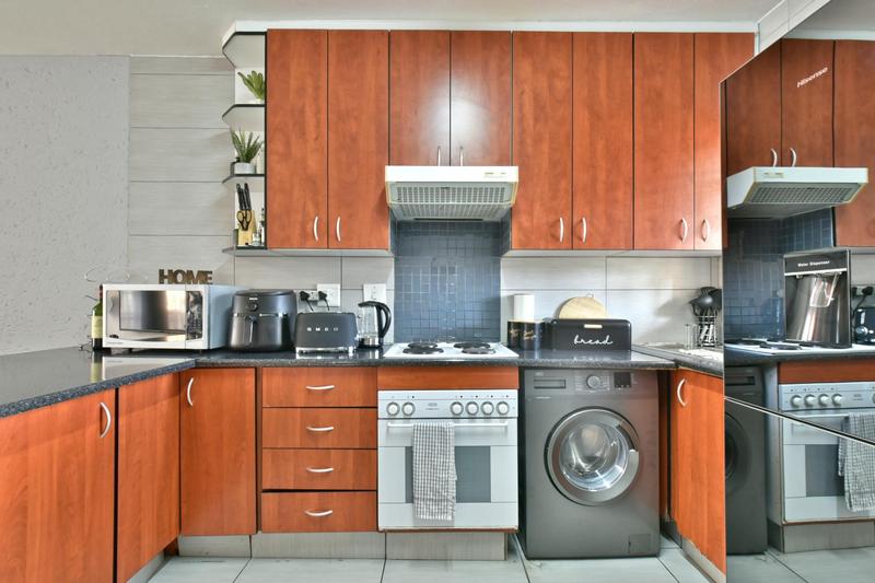 2 Bedroom Property for Sale in Brackendowns Gauteng