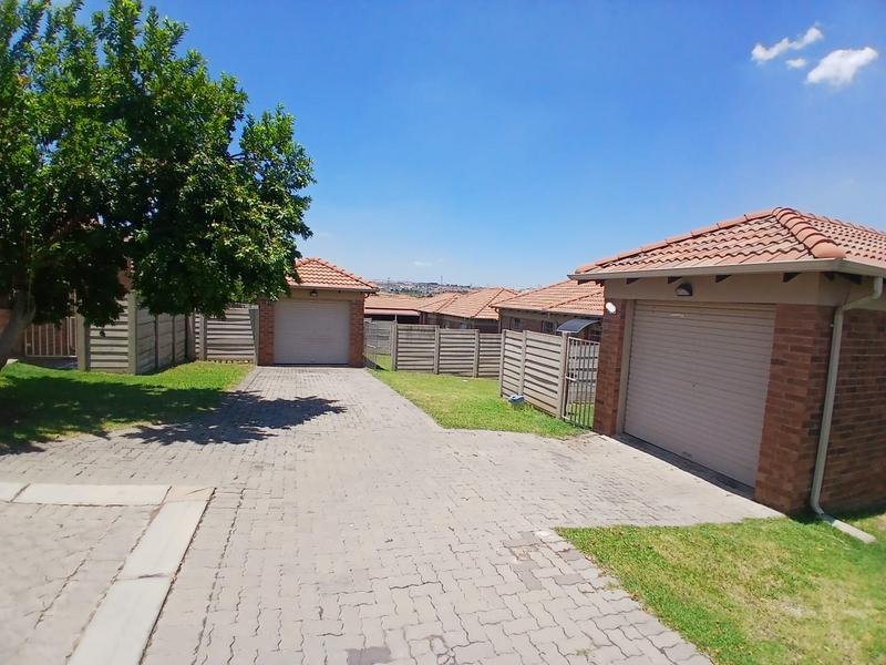 3 Bedroom Property for Sale in Olievenhoutbosch Gauteng