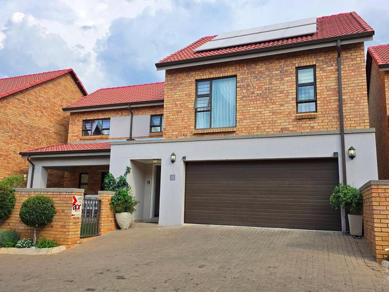 3 Bedroom Property for Sale in Honeydew Ridge Gauteng