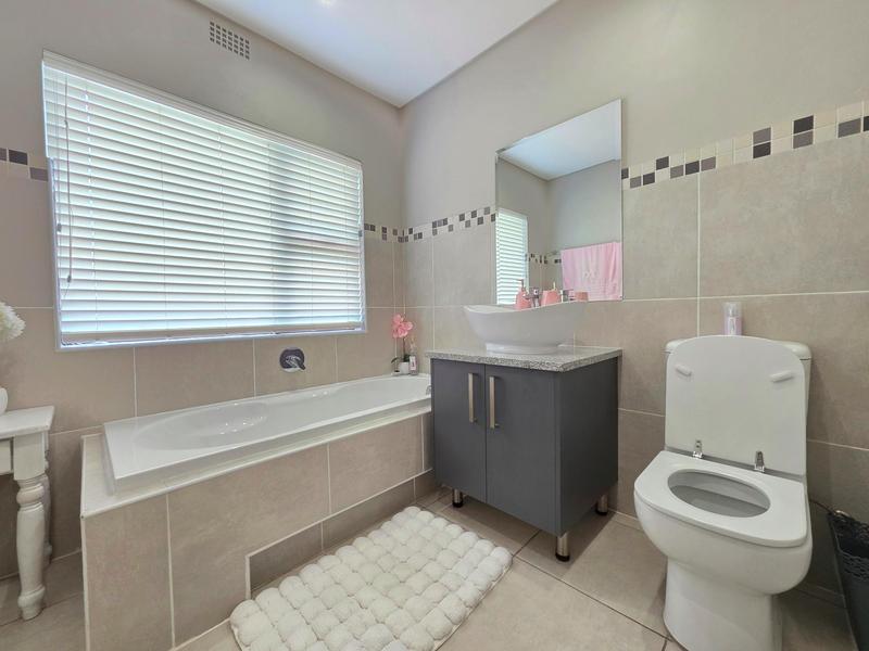 3 Bedroom Property for Sale in Honeydew Ridge Gauteng