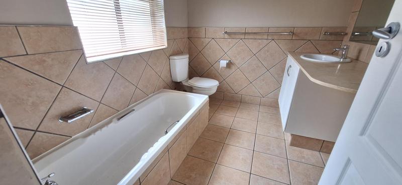 3 Bedroom Property for Sale in Nieuw Muckleneuk Gauteng