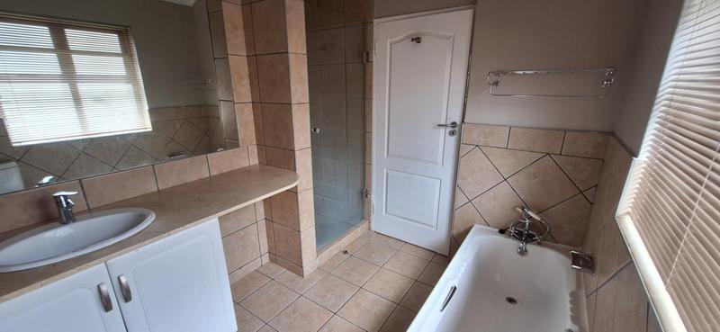 3 Bedroom Property for Sale in Nieuw Muckleneuk Gauteng