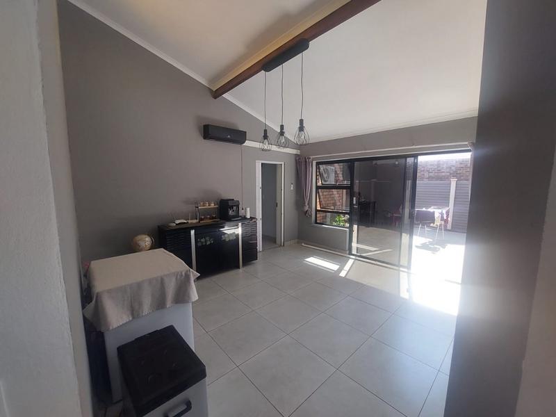 5 Bedroom Property for Sale in Greenhills Gauteng