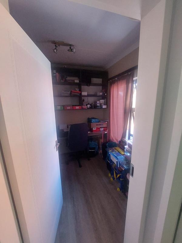 5 Bedroom Property for Sale in Greenhills Gauteng