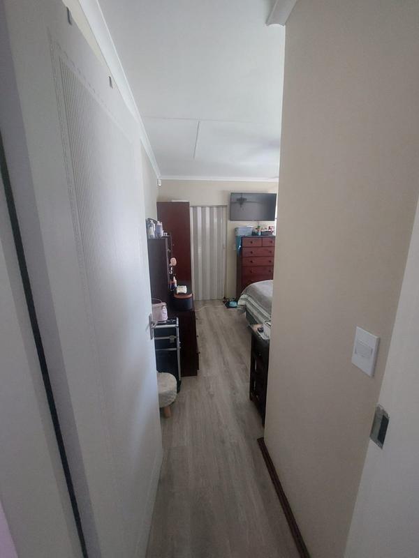 5 Bedroom Property for Sale in Greenhills Gauteng