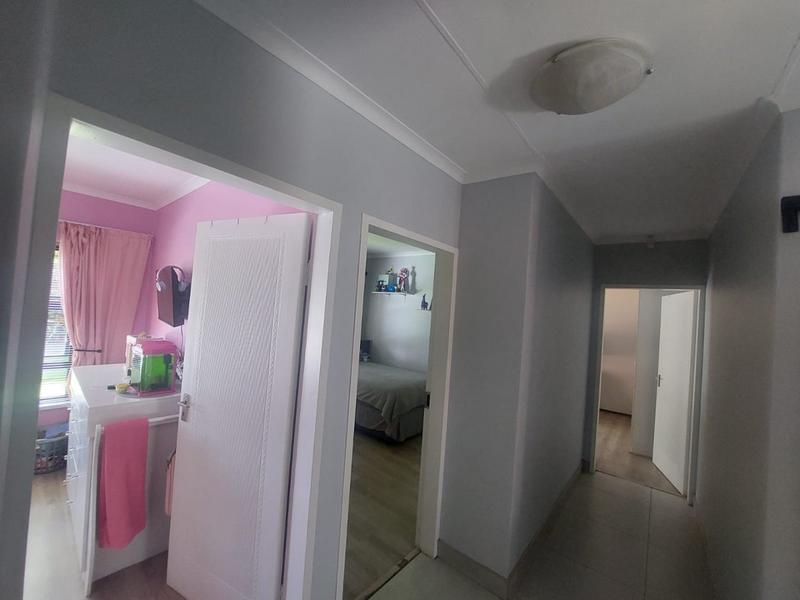 5 Bedroom Property for Sale in Greenhills Gauteng