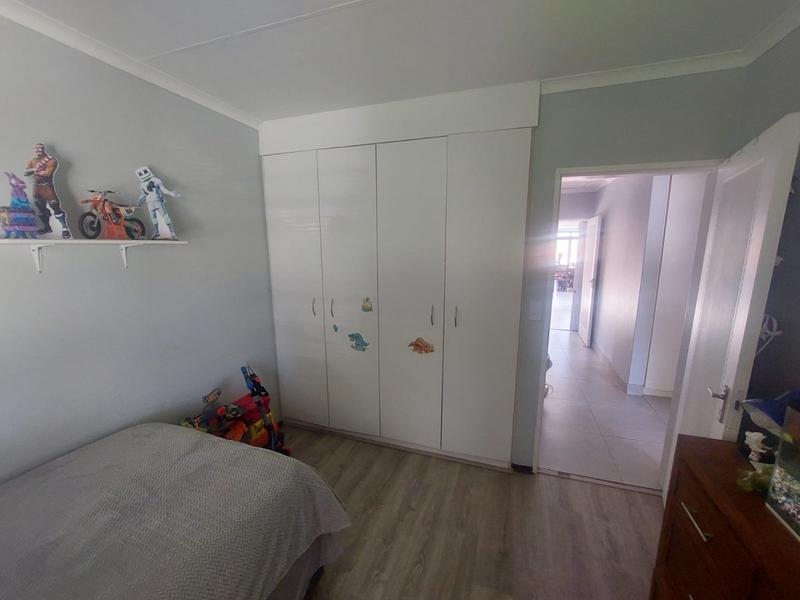 5 Bedroom Property for Sale in Greenhills Gauteng